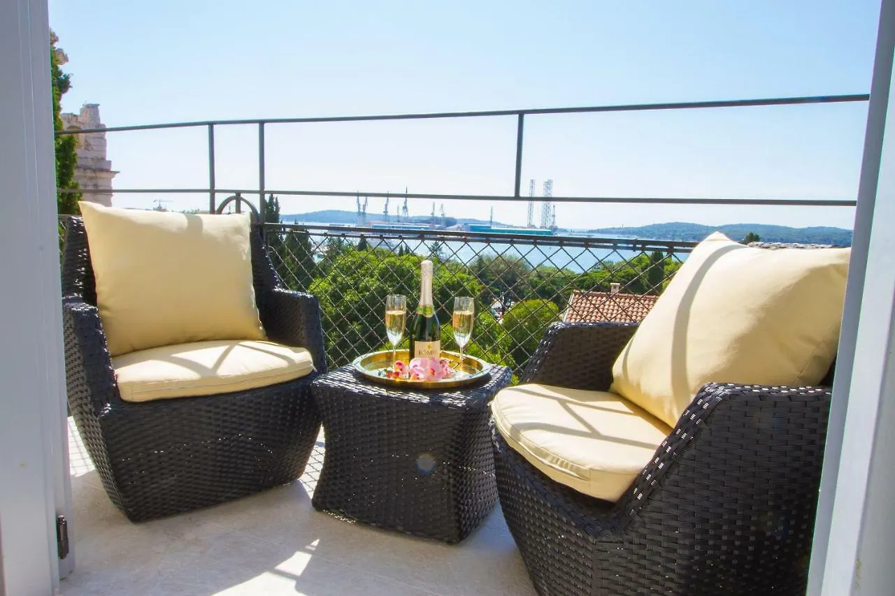 Arena & Seaview Luxurious Residence Pula Apartment