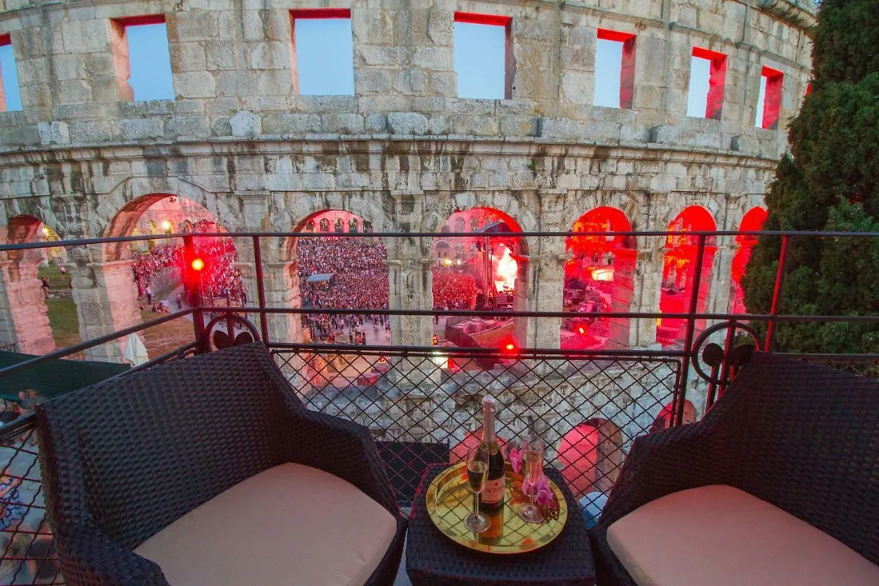 Arena & Seaview Luxurious Residence Pula Apartment