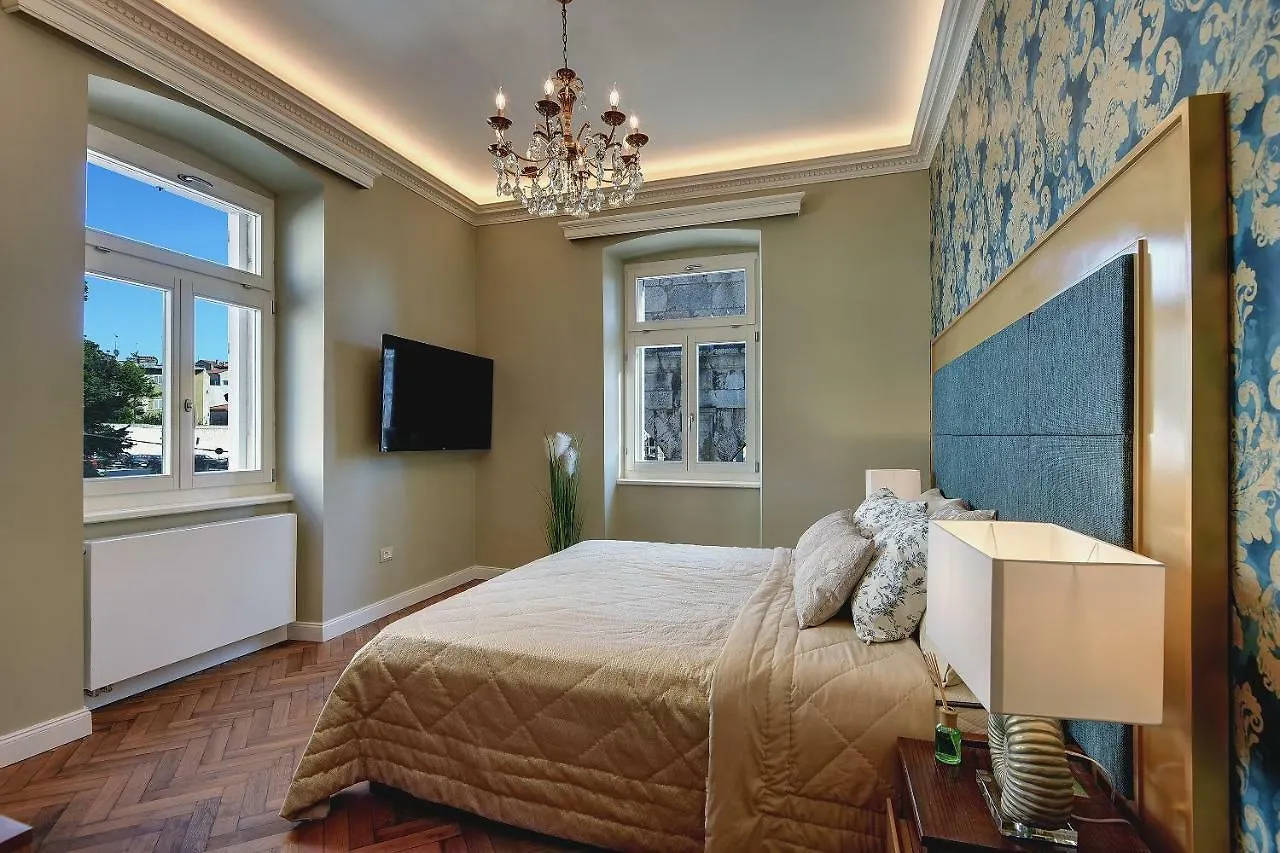 Arena & Seaview Luxurious Residence Pula 0*,