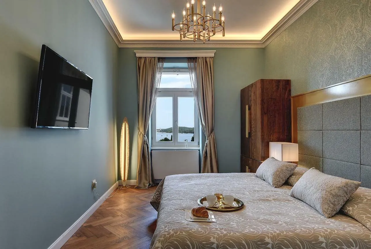 Arena & Seaview Luxurious Residence Pula 0*,