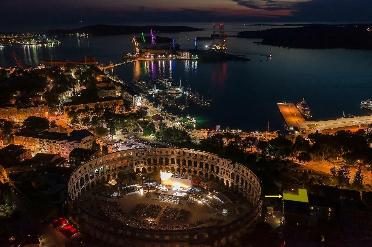 Arena & Seaview Luxurious Residence Pula Apartment